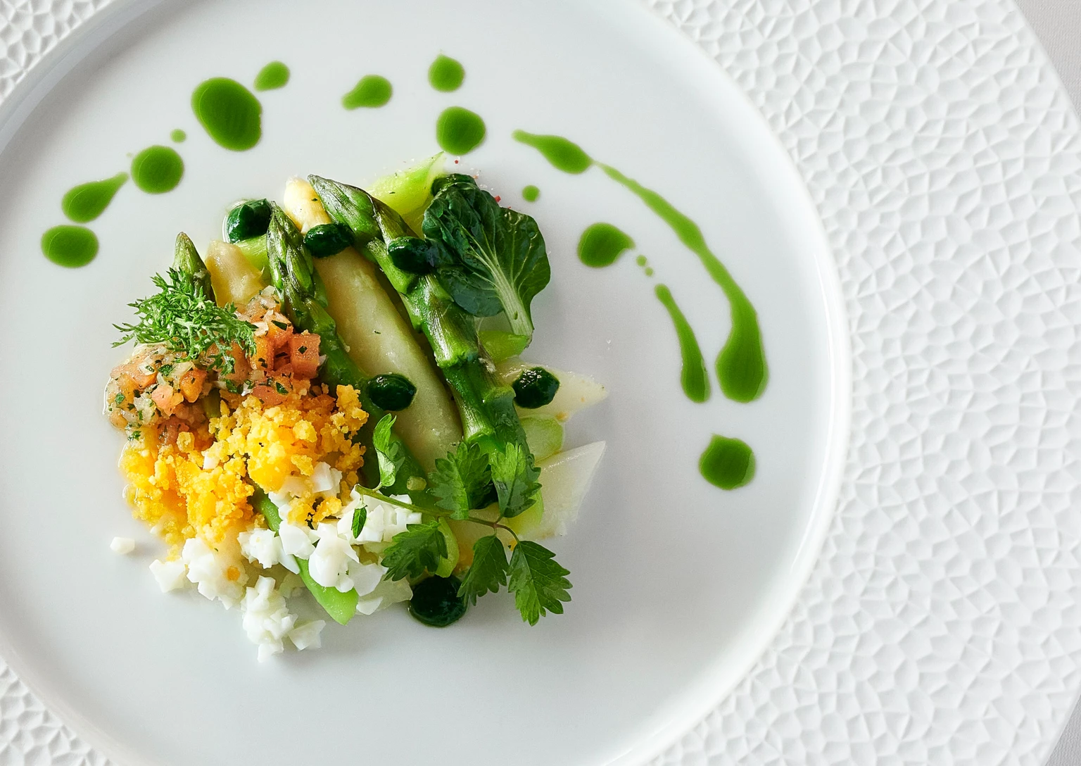 Jack's_Brasserie_Frühlingsmenü_Spargel_chopped_Ei_zugeschnitten
